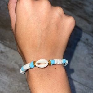 Bracelet with shell